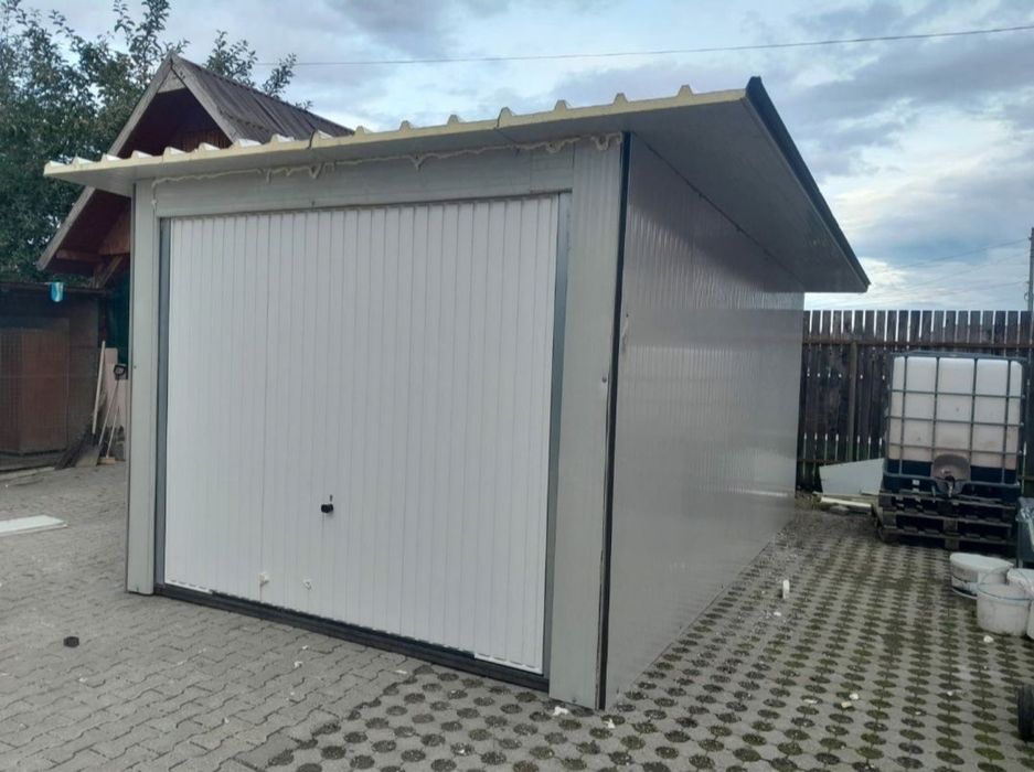 Garaje auto pe structura metalica si panouri sandwich