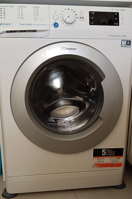 Mașina de spălat rufe Innex