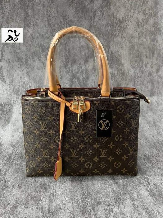 Set damă, geanta +portofel +curea,super model, saculet, etichetă inclu