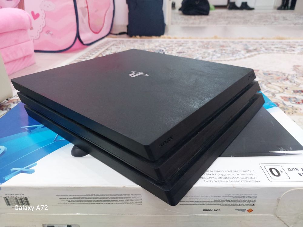 продам PS 4 Pro. срочно. состояние новое