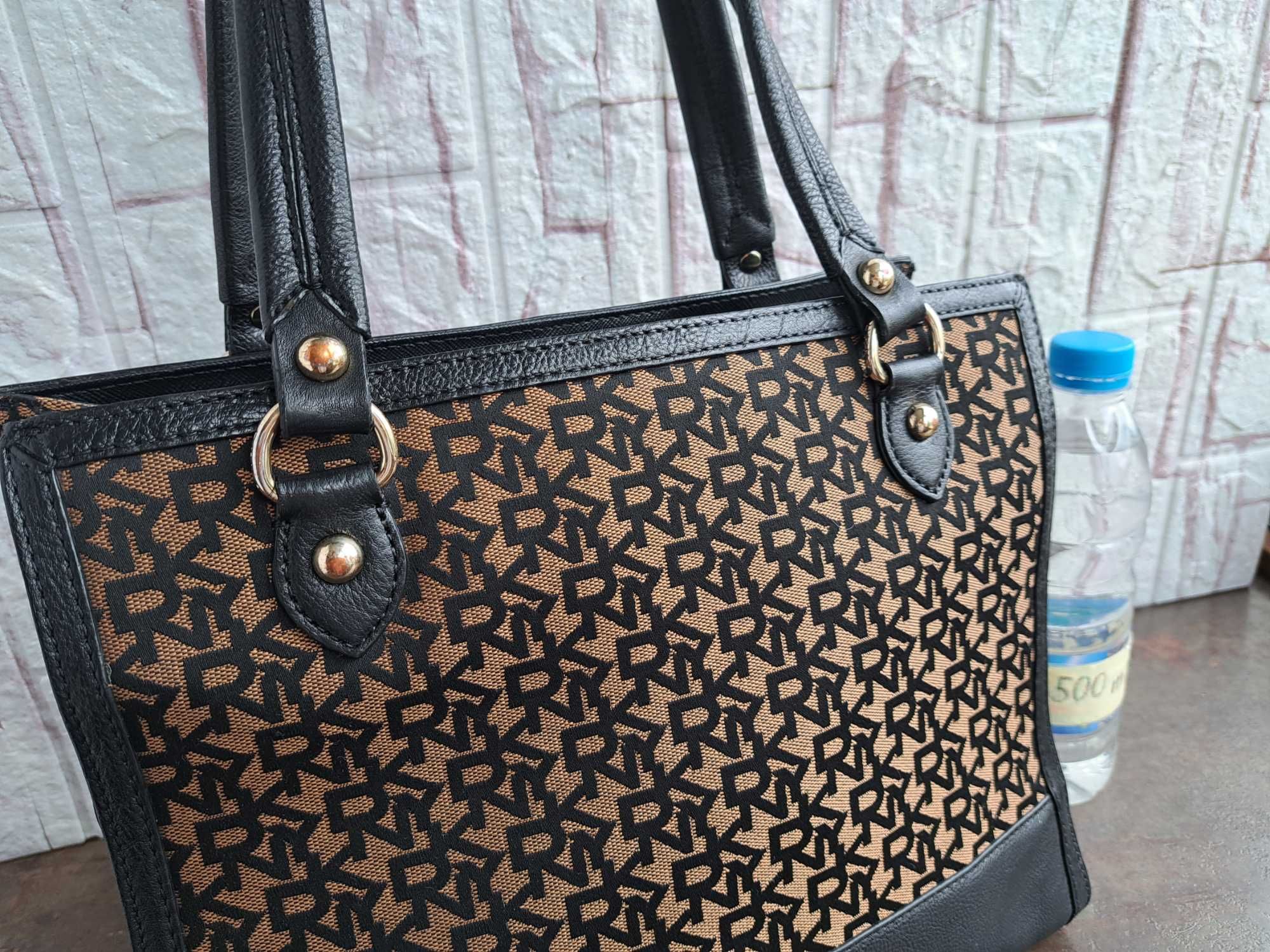дамска чанта,DKNY,черна Дона Карън
- естествена кожа