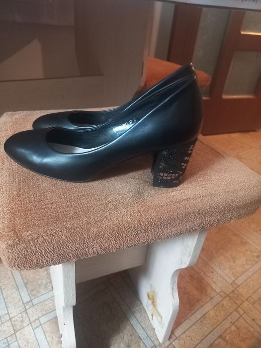 Подаю туфли 37 размер