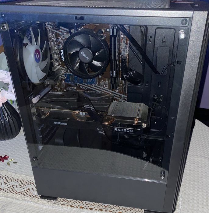 Vând pc gaming  aproape nou