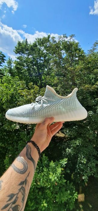 Yeezy 350 V2 Cloud White