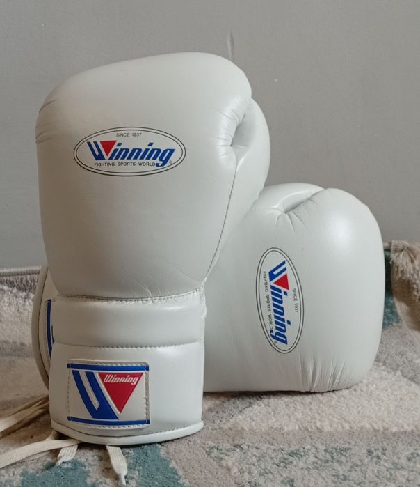 Боксерские перчатки Winning