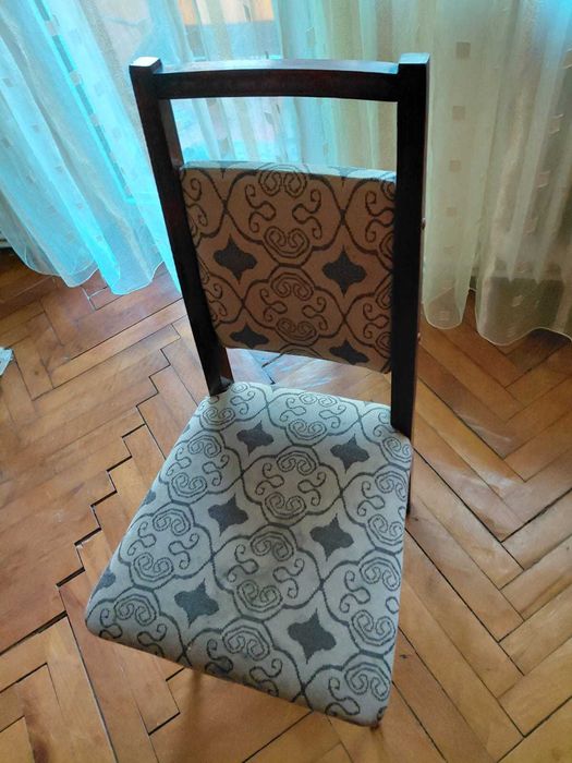 Vând set de 6 scaune cu masă