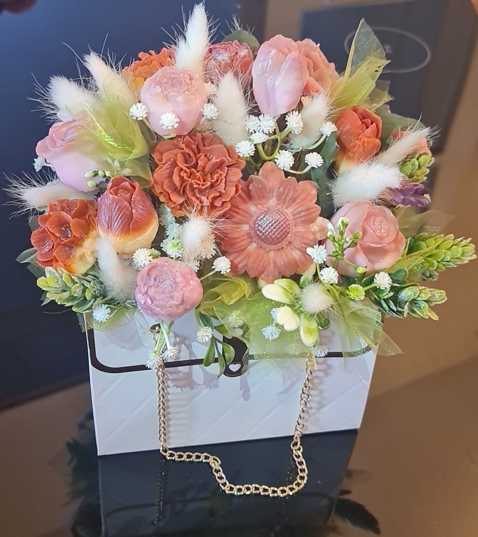 Buchet hand made din flori Artizanale din sapun turnat individual