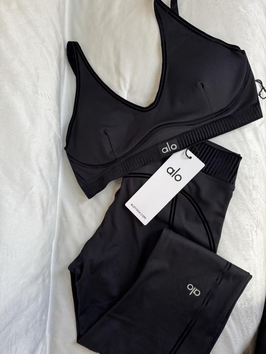 Alo yoga чисто нов -М