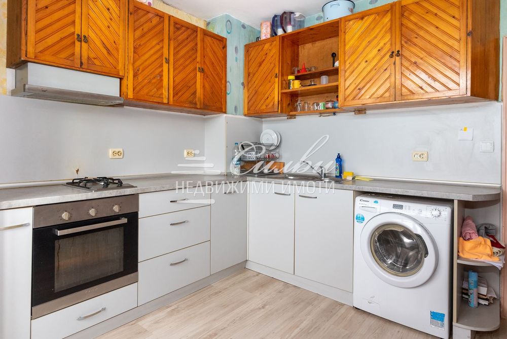 Многостаен СРЕДЕН апартамент – кв.Тракия.