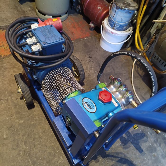 Pompă spălătorie CAT 350 presiune 150 bari 15liti minut