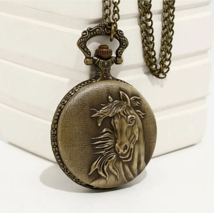 Часы на чепочке новые