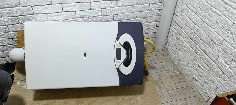 Котёл  газовый аристон
