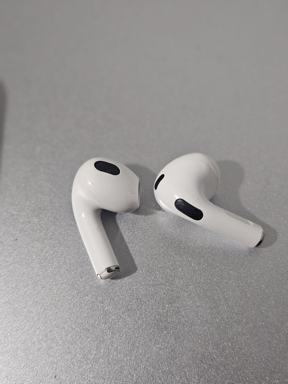 Air Pods (3rd)    .