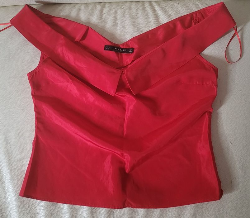 Top roșu Zara, mărimea M – elegant și feminin