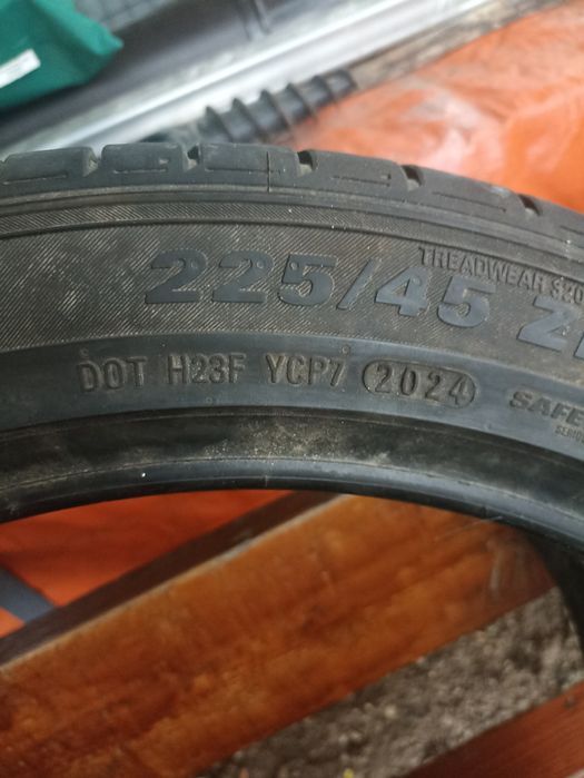 Kumho 225 45 19 de vara.