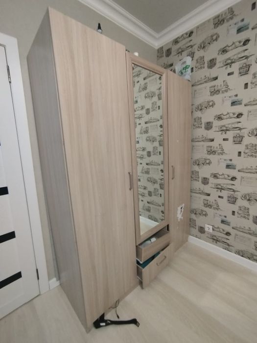 Продаётся шкаф с зеркалом, состояние нормальное. За 20 тыс тенге