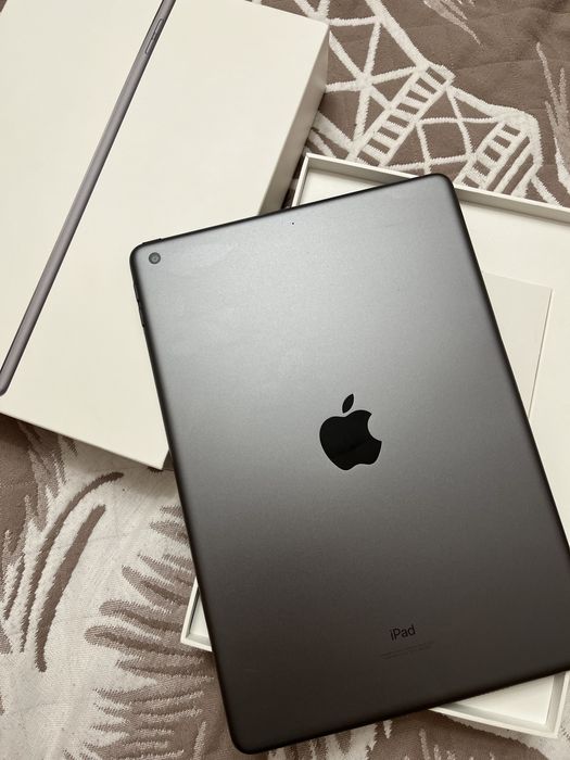 IPad 9 почти новый(полное комплектация)