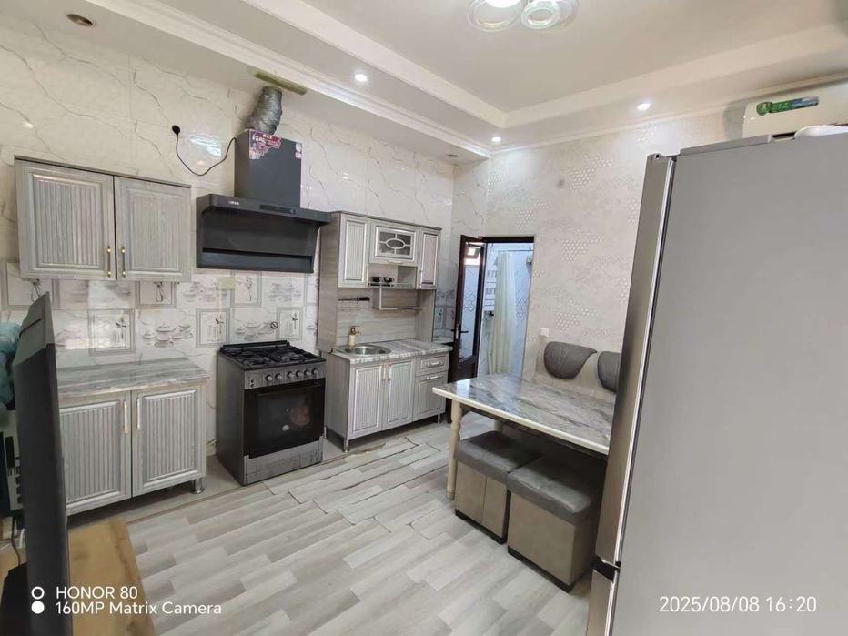 Xovli uy sotiladi  sergili  arintir laylak mahalla