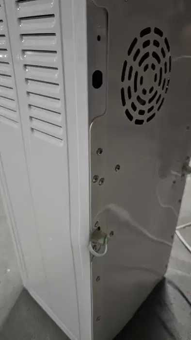 Диспенсър за вода Muhler WD-20ES ТРАНСПОРТЕН ДЕФЕКТ