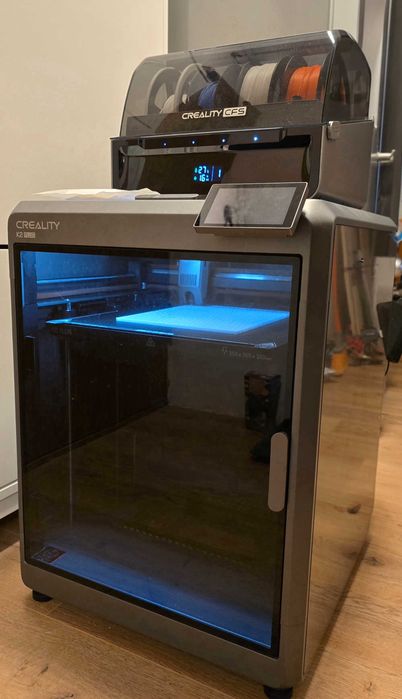 Imprimantă 3D Creality K2 Plus cu CFS versiune mai mare decât BambuLab