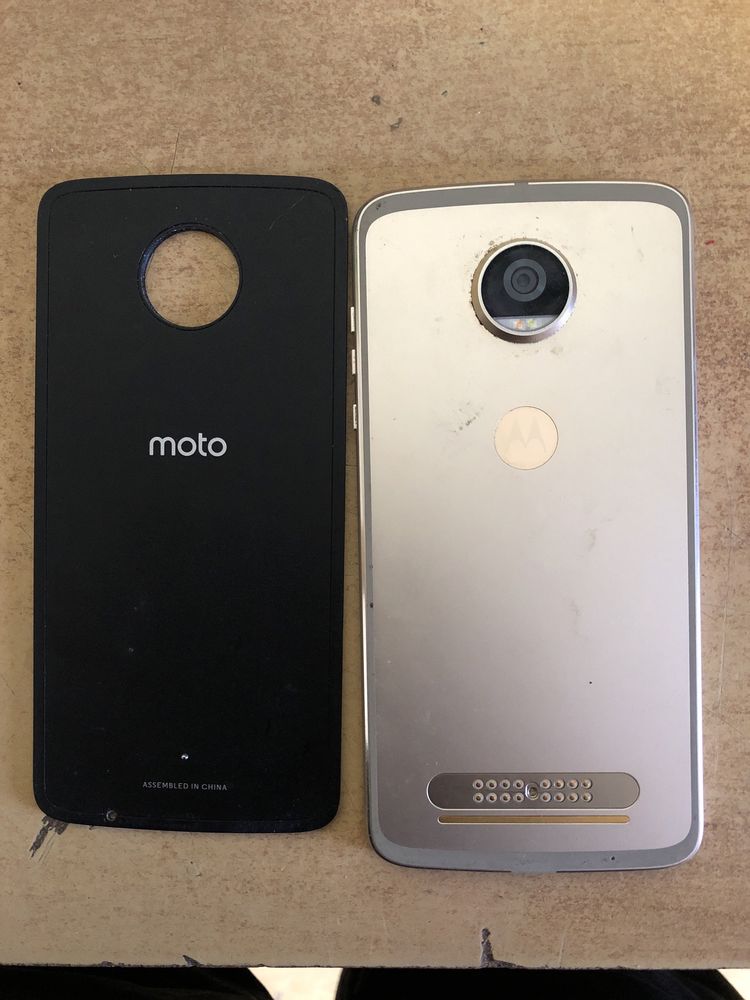 motoZ2 play.
