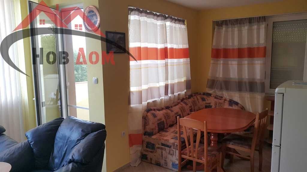 Дава се под наем Тристаен апартамент в Велико Търново, Акация - 100 кв.м за 357 € - Снимка #2
