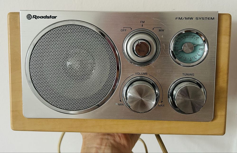 Radio Roadstar HRA-1000, design retro lemn, stare foarte buna