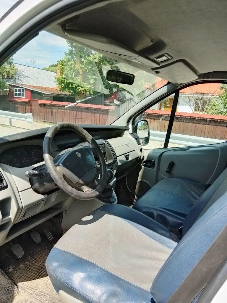 Vând Renault Trafic