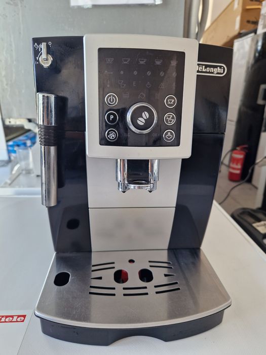 Кафе машина робот Delonghi Magnifica