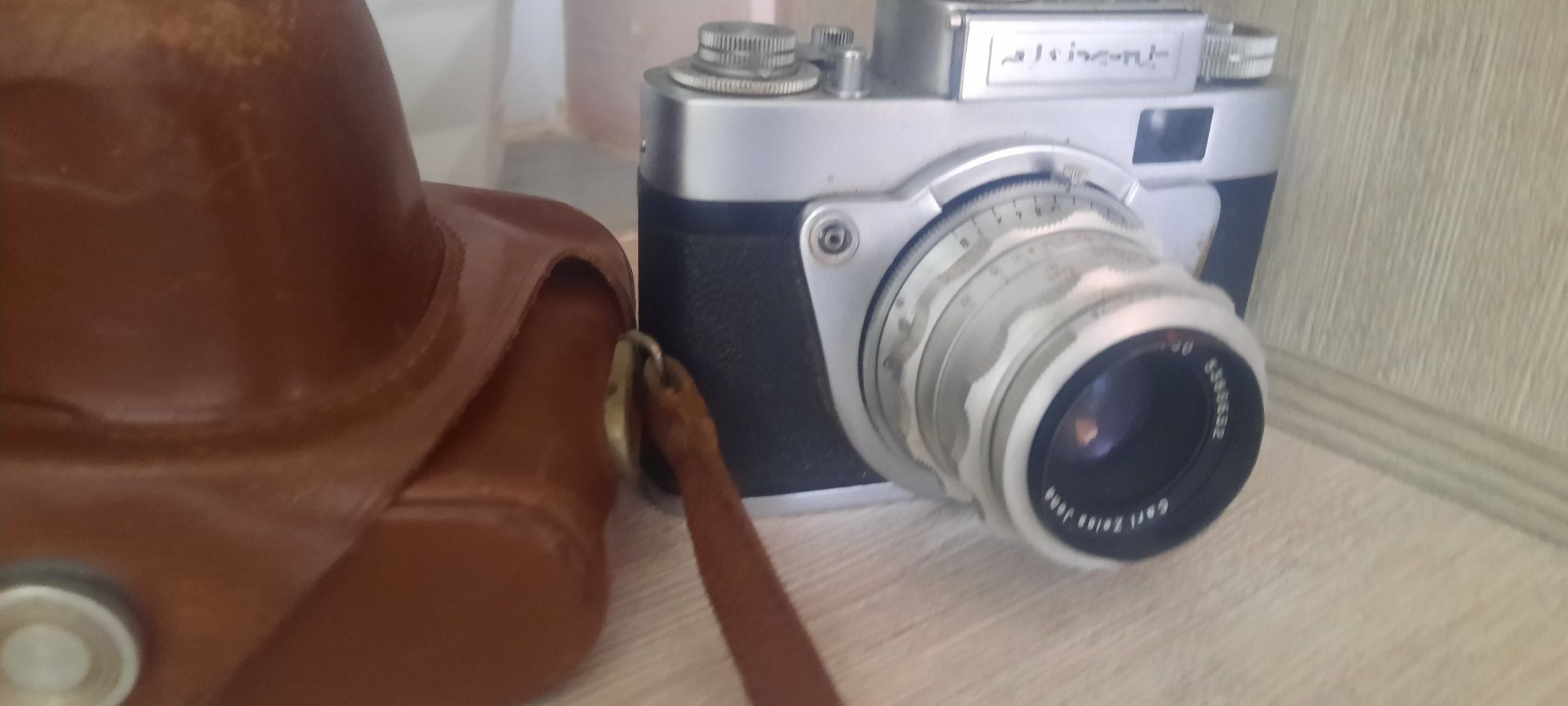 Фотоапарати    Carl Zeiss