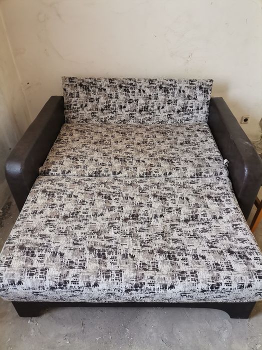 Canapea extensibilă de doua persoane in stare perfecta.