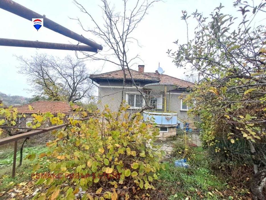 Селска къща за продажба в с. Пиргово