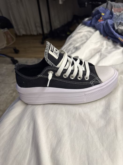 Vand adidasi Converse