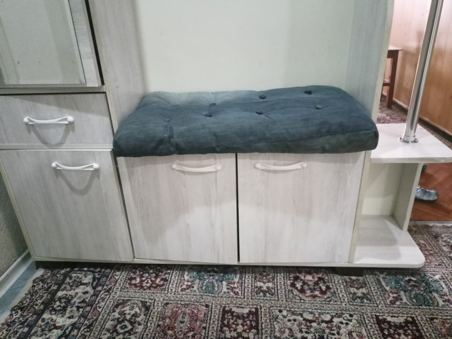 Shkaf prixoshka matrasi bilan