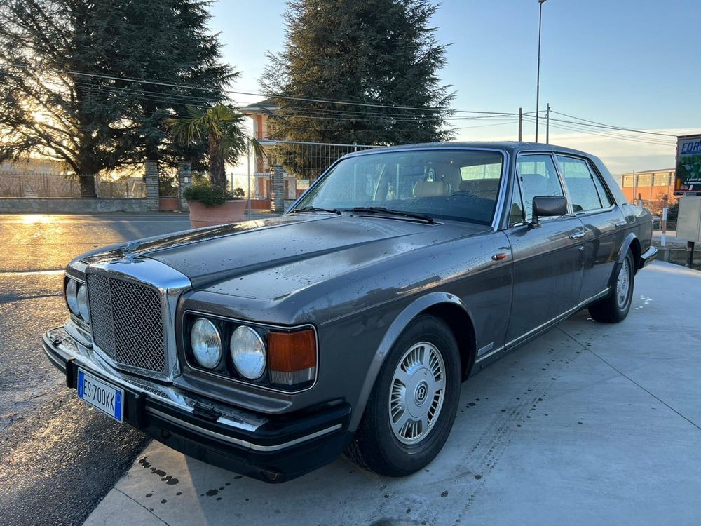 Bentley rolls royce sz 2 masina istorica recent adusa am 1988