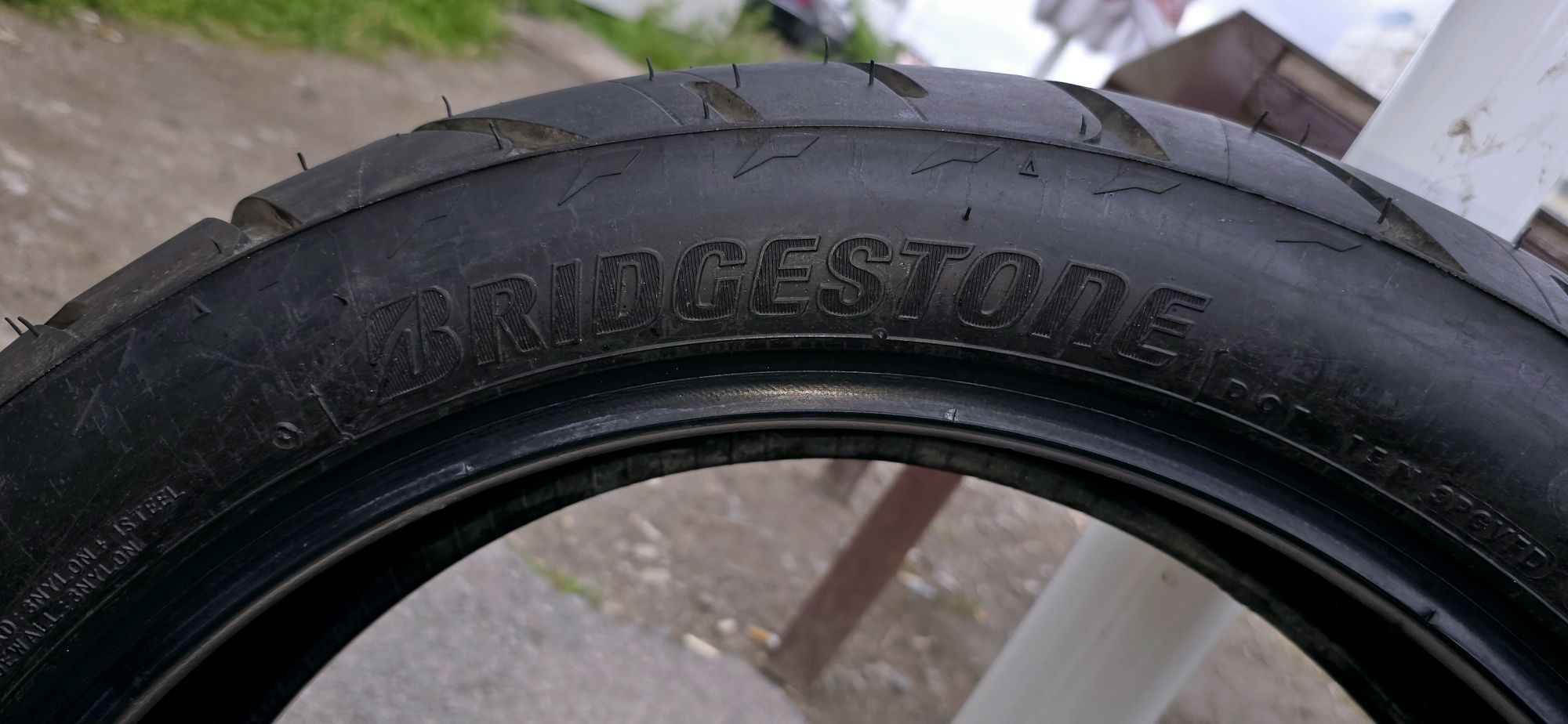 Продавам гуми за мотор Britgestone 19 и 17