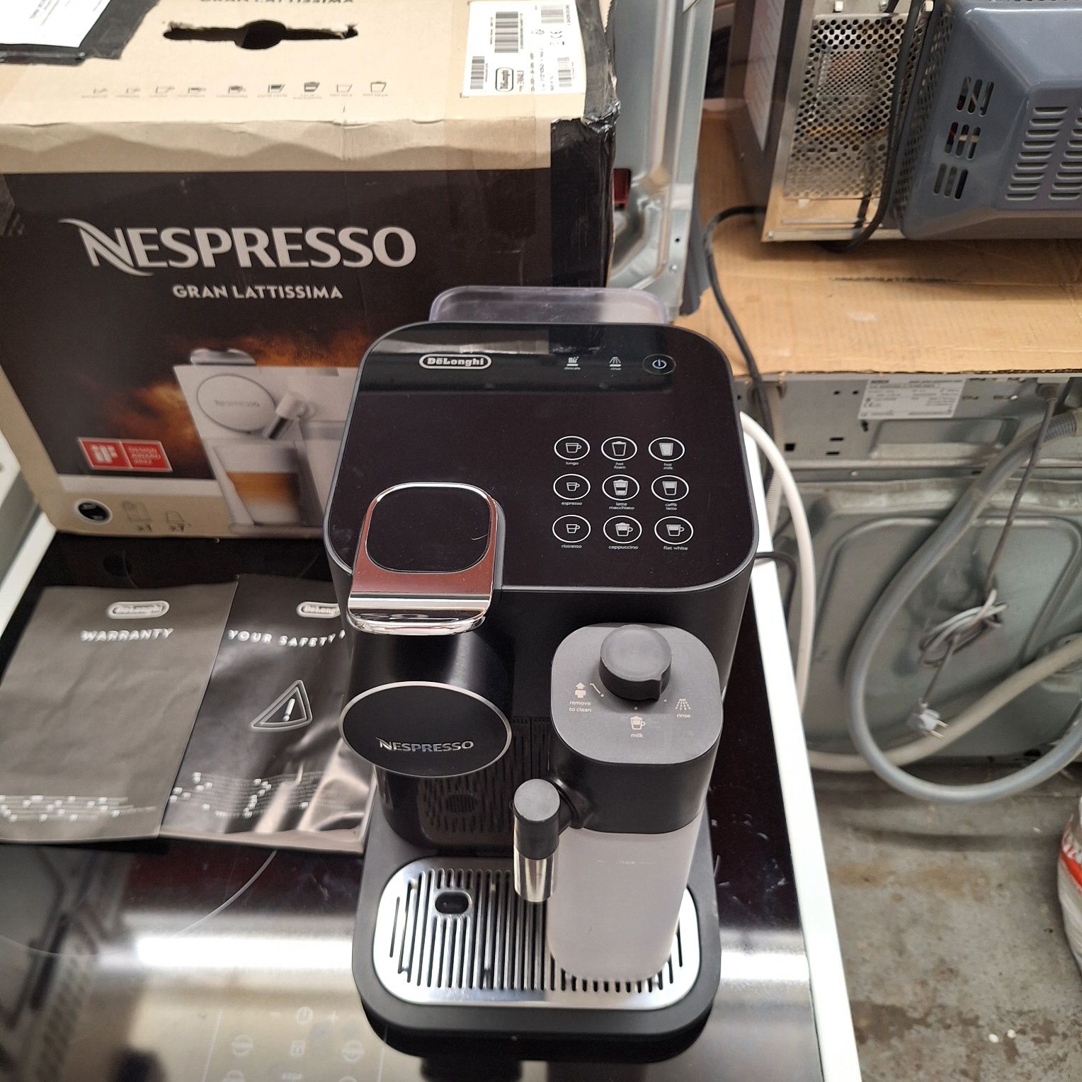 Delonghi Nespresso Gran Lattissima кафе машина