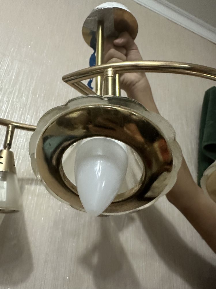 Продам люстры