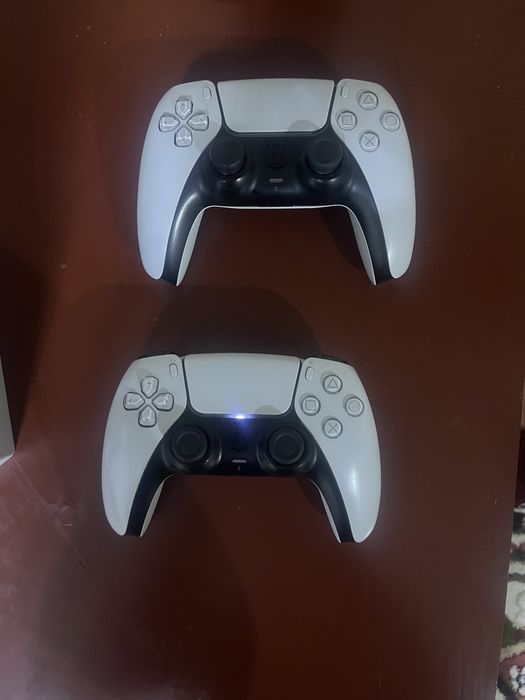 Playstation 5 (ideal) 750GB + 2Controller Pult bilan