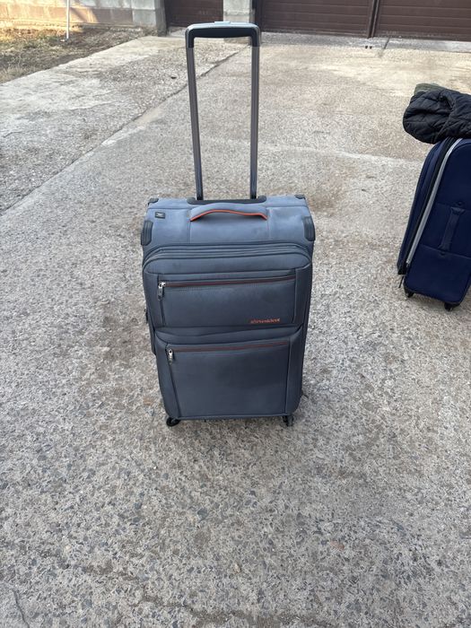 Продам чемодан в отличном все работает