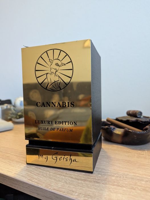 my Geisha Cannabis - Luxury Edition Rechargeable Crystal Bottle Huile