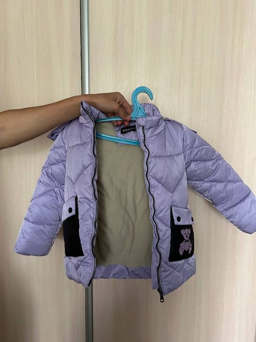 Продам зимнюю курточку для девочки