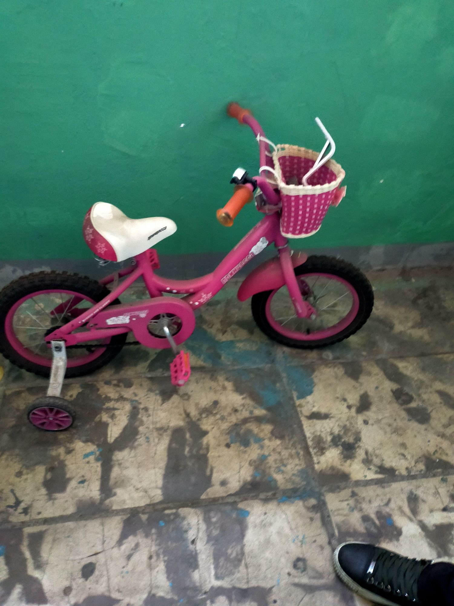 Продам детский велосипед на детей от 3х до 7ми лет.