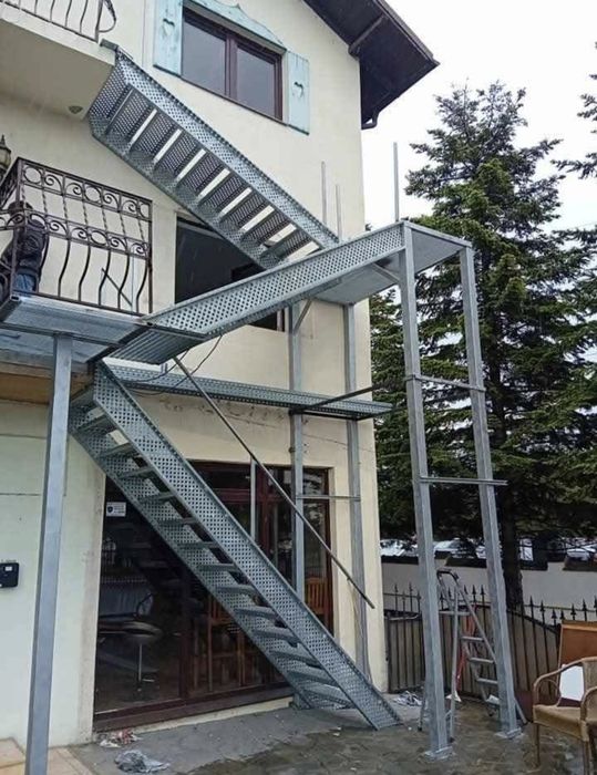 Scări zincate galvanizate