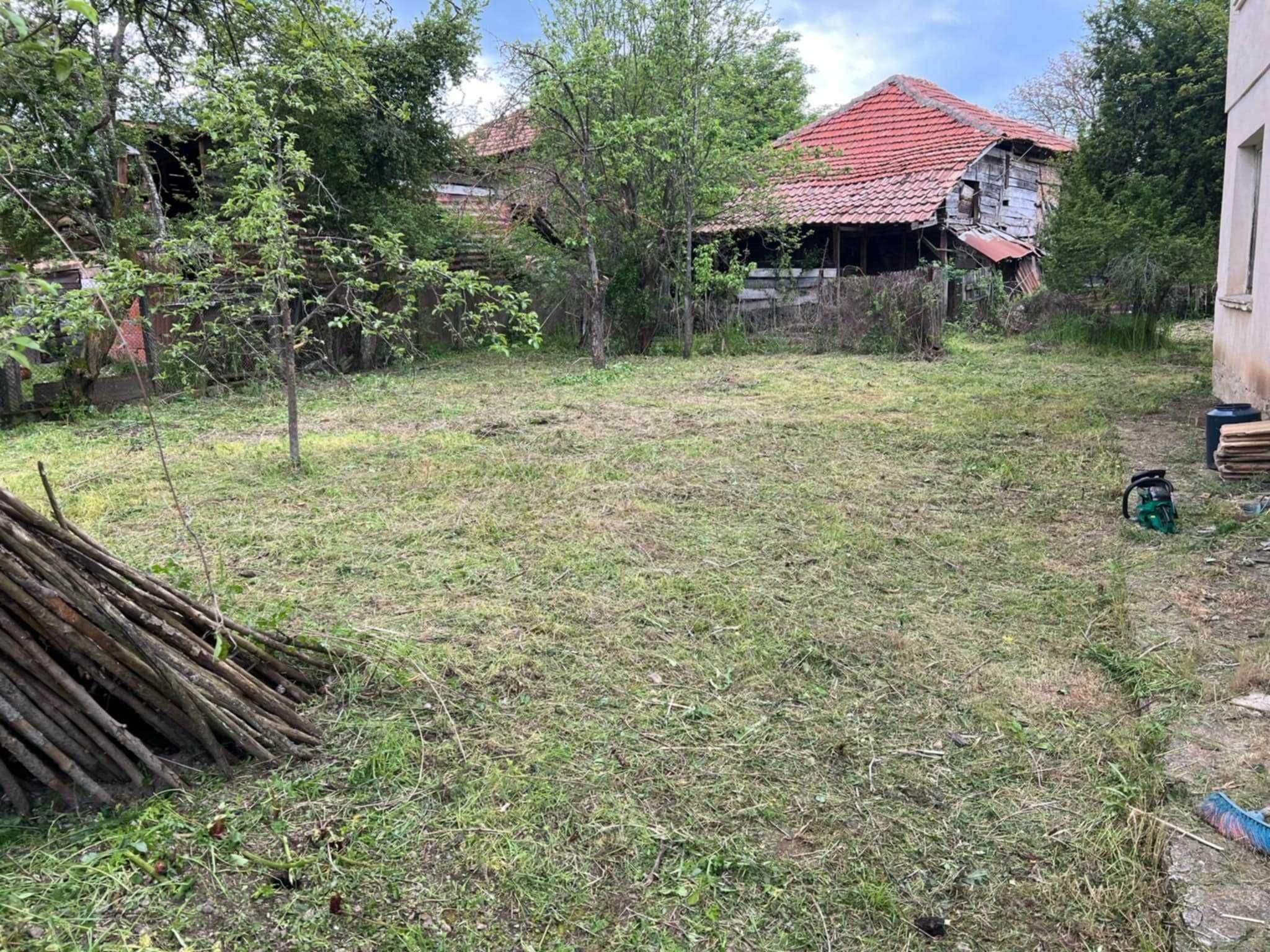 Продава къща в с. Гюешево.