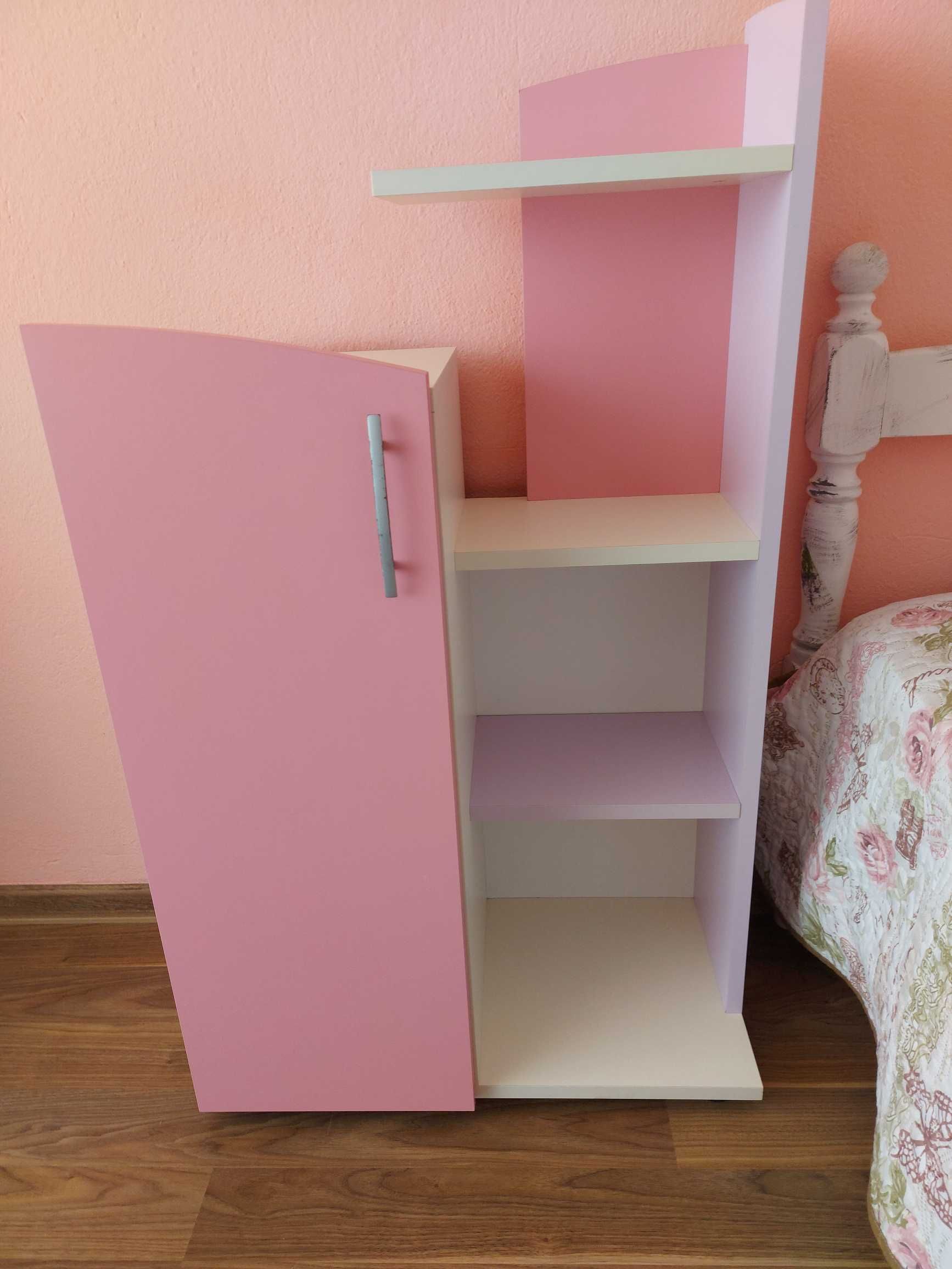 Обзавеждане за детска стая в лилаво,розово и бяло.