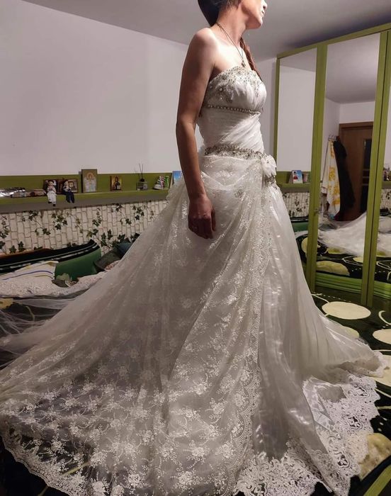 Rochie de mireasa superbă