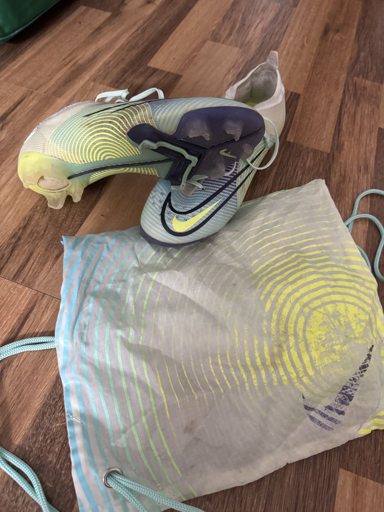 Футболни обувки NIKE 43 номер