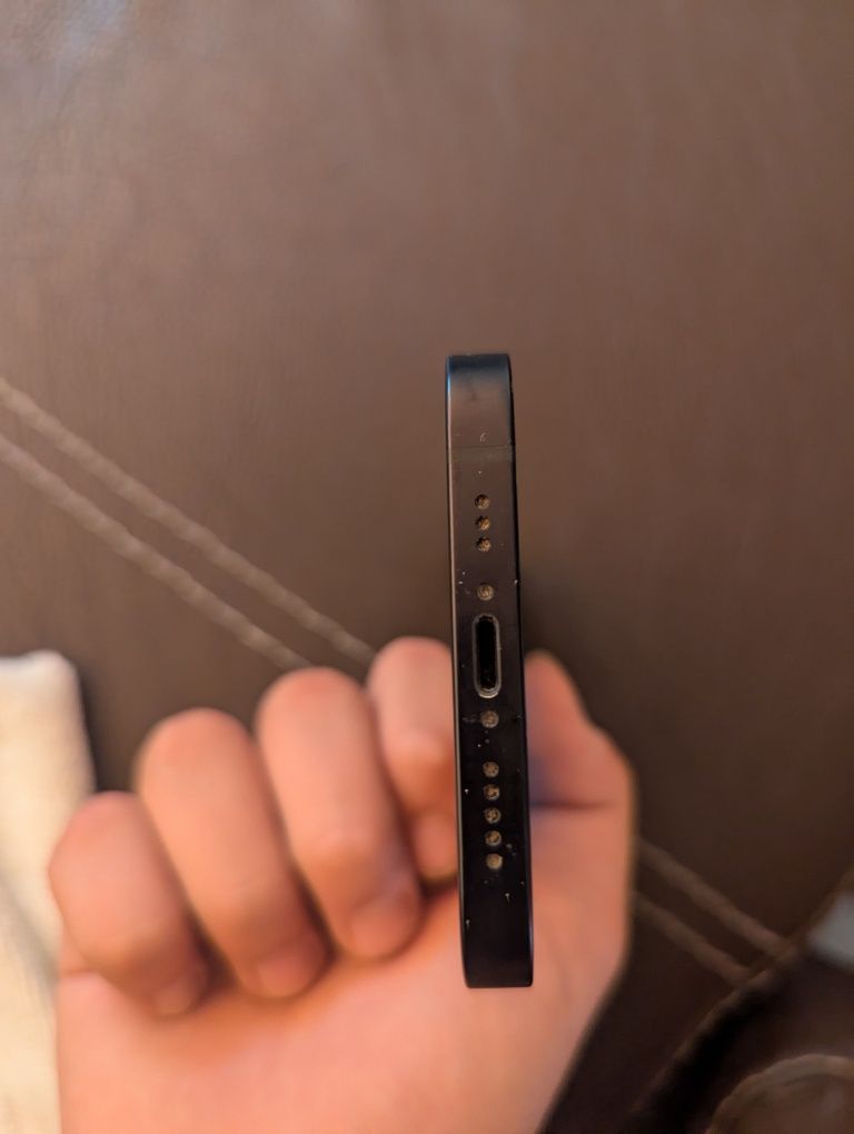 Продавам iPhone 12 128GB