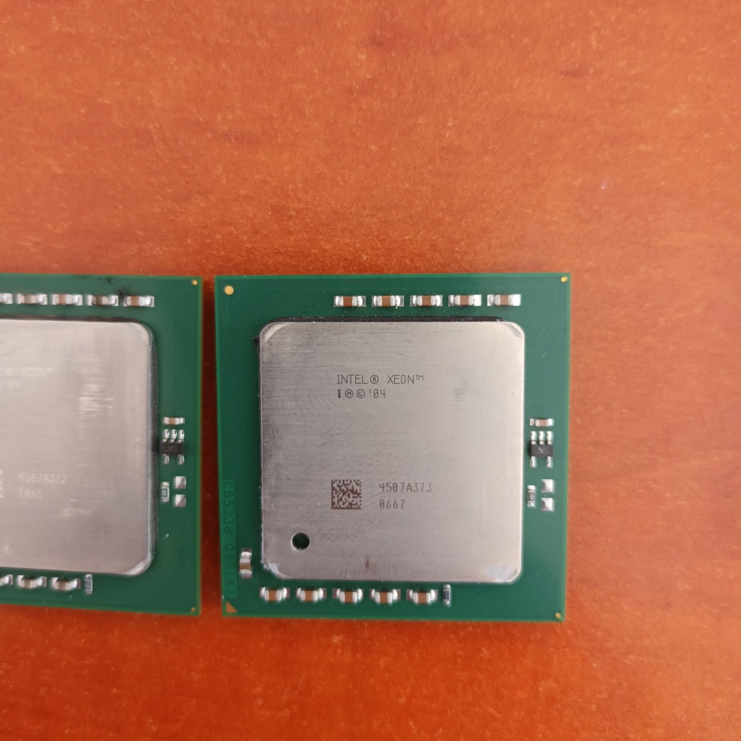 procesor AMD Opteron 2216 + 2 procesoare Xeon 3200 DP